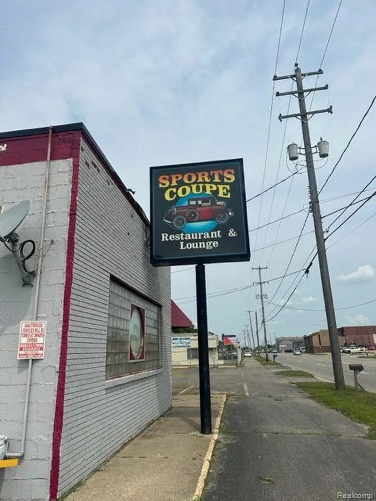 2415 N Dort Flint City MI 48506