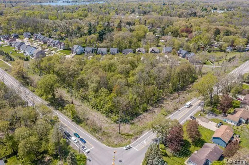 000 Wise Road Commerce Charter Township MI 48382