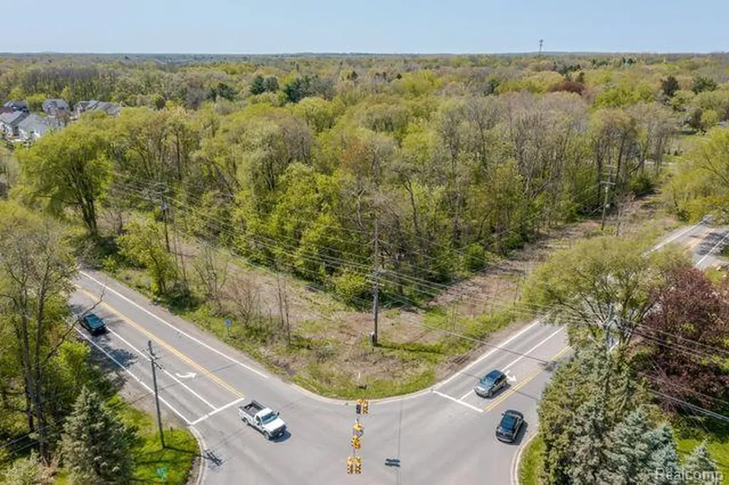000 Wise Road Commerce Charter Township MI 48382
