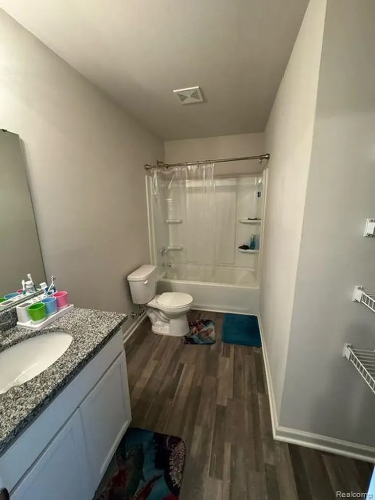 16913 Aberdeen Drive Romulus City MI 48174