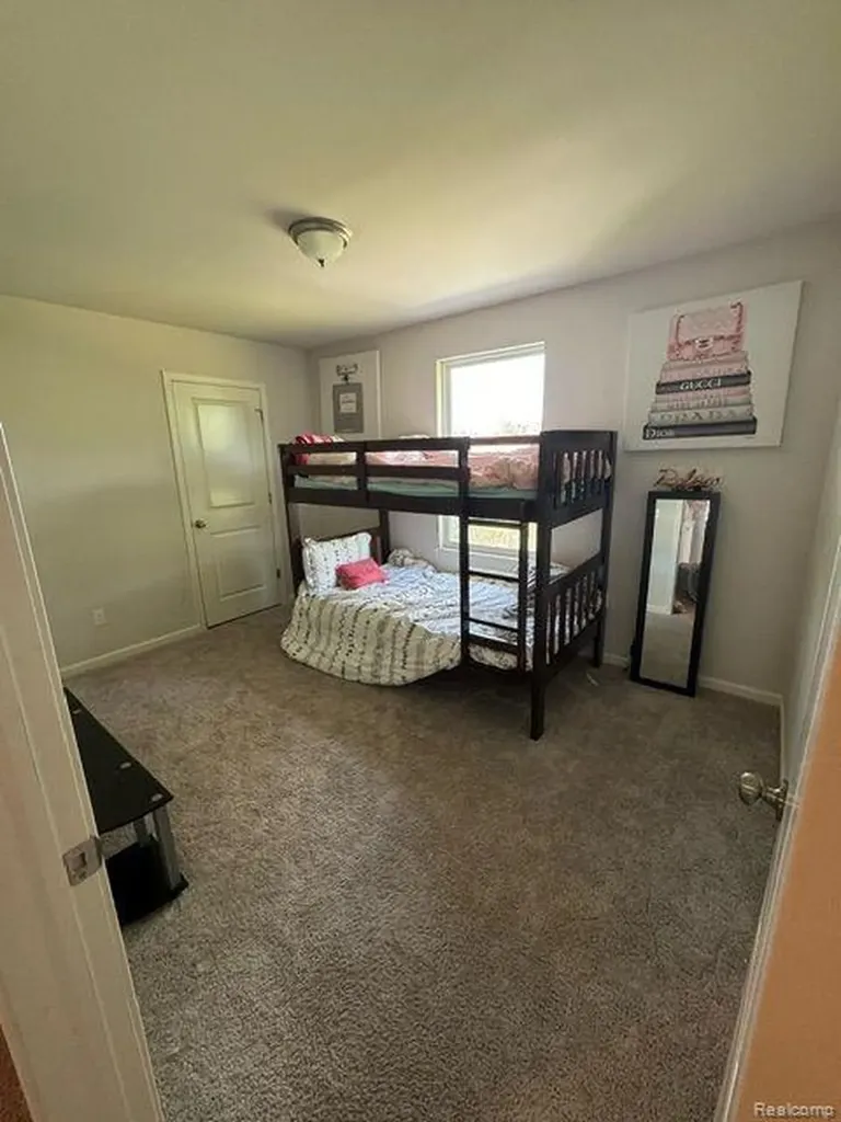 16913 Aberdeen Drive Romulus City MI 48174