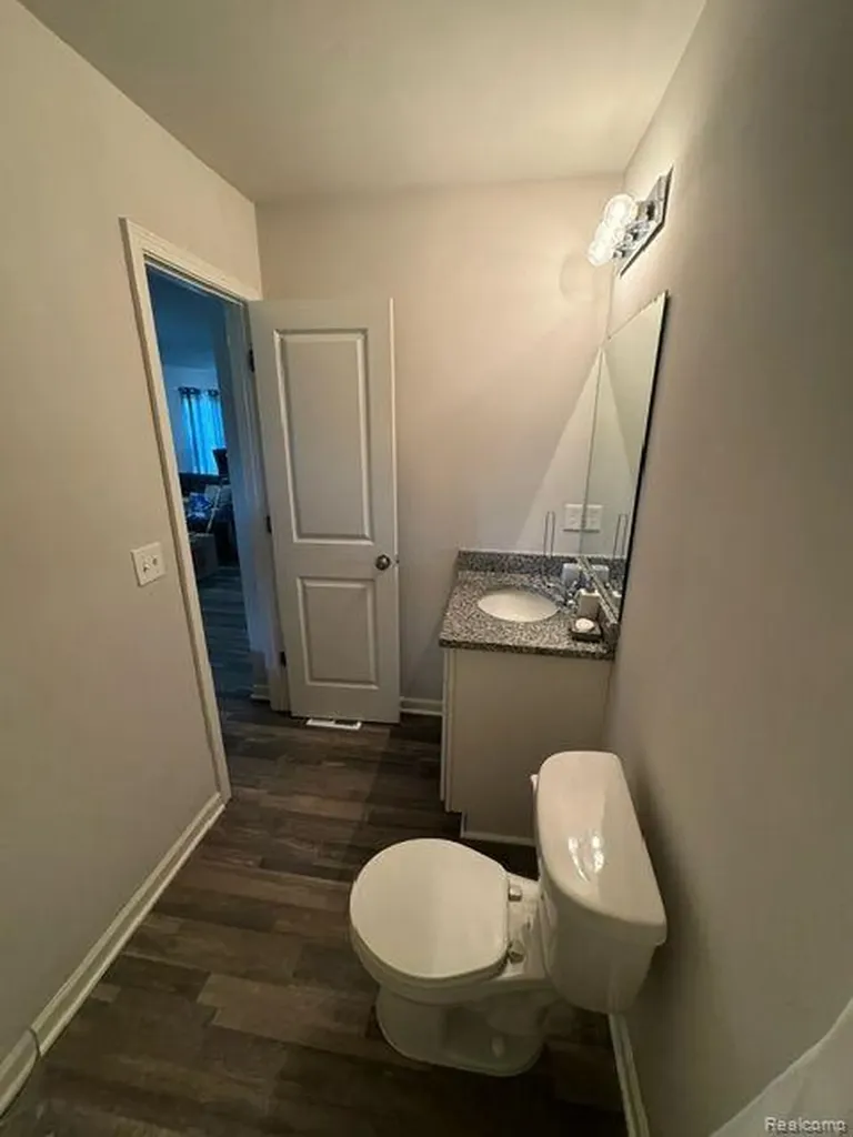 16913 Aberdeen Drive Romulus City MI 48174