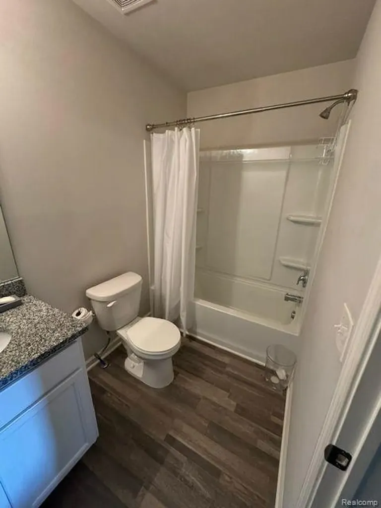 16913 Aberdeen Drive Romulus City MI 48174
