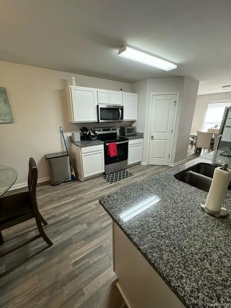 16913 Aberdeen Drive Romulus City MI 48174