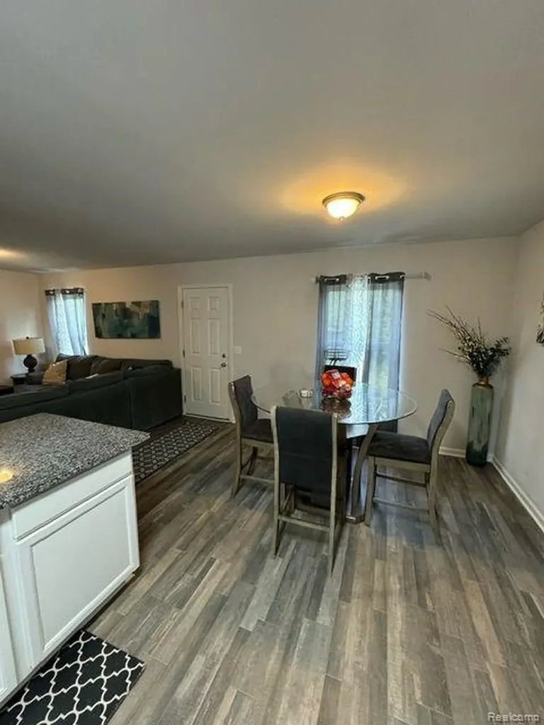 16913 Aberdeen Drive Romulus City MI 48174