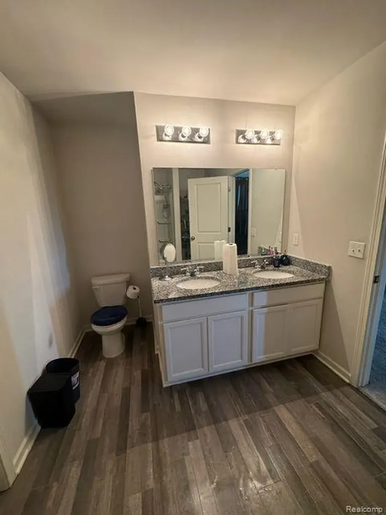 16913 Aberdeen Drive Romulus City MI 48174