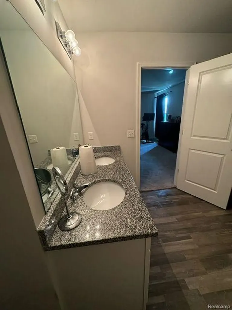16913 Aberdeen Drive Romulus City MI 48174