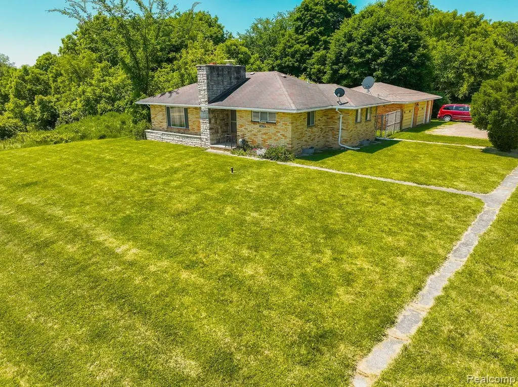 1224 S Lapeer Road Lapeer City MI 48446
