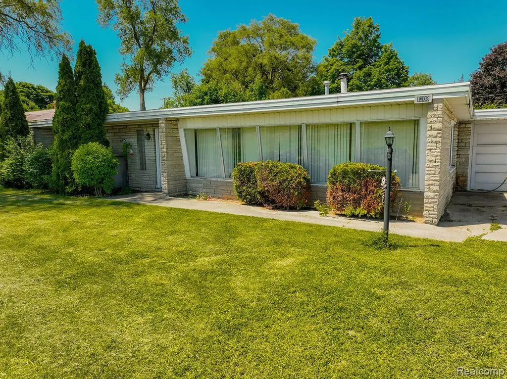 1224 S Lapeer Road Lapeer City MI 48446