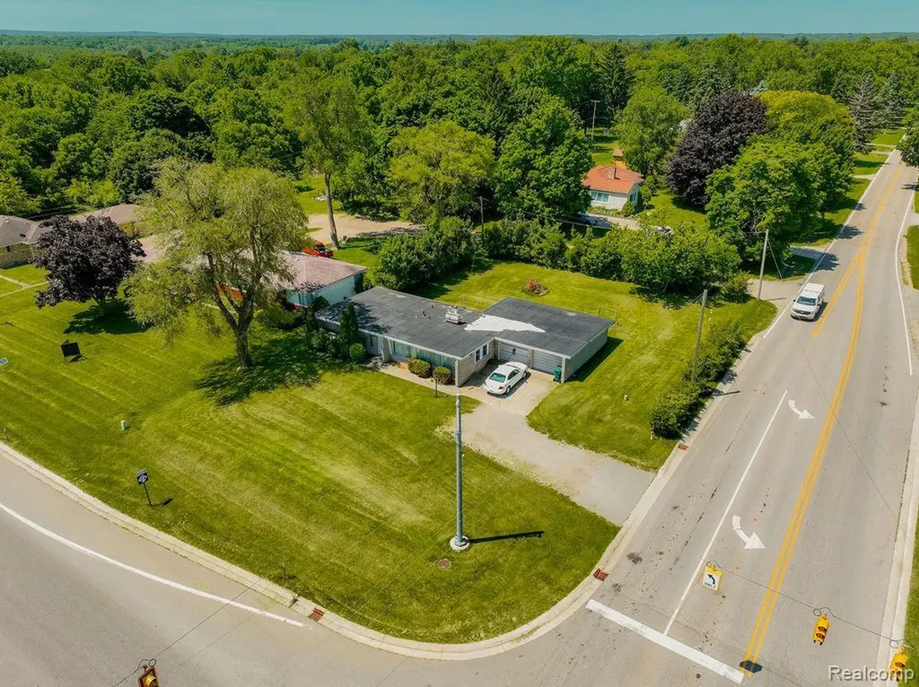 1224 S Lapeer Road Lapeer City MI 48446