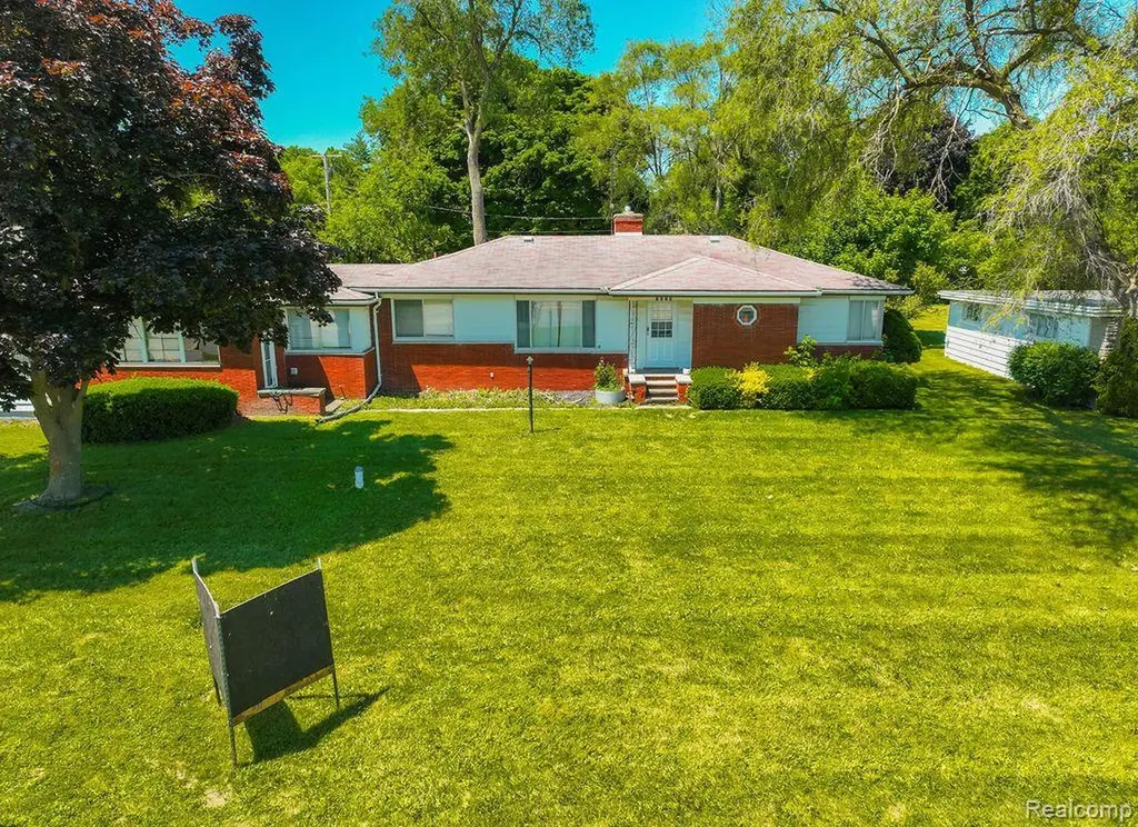 1214 S Lapeer Road Lapeer City MI 48446
