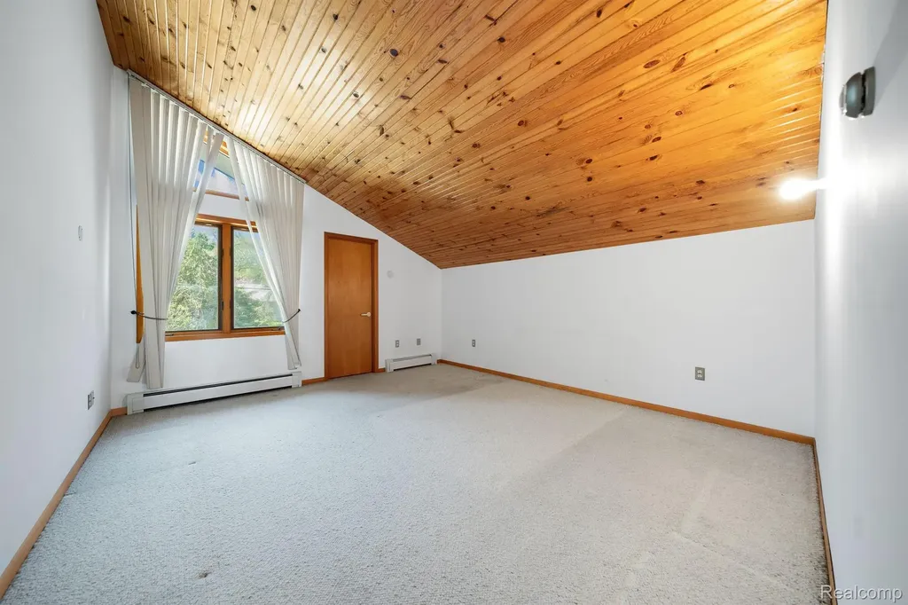 935 Stratton Drive Waterford Charter Township MI 48328