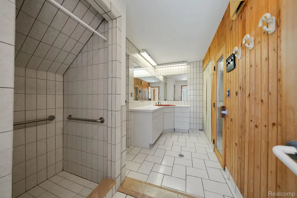 935 Stratton Drive Waterford Charter Township MI 48328