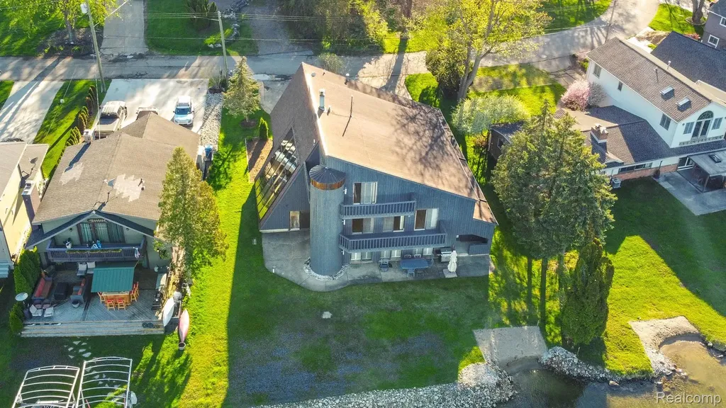 935 Stratton Drive Waterford Charter Township MI 48328