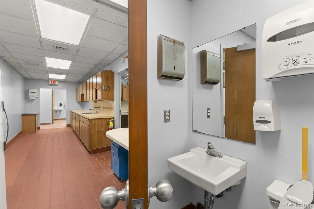 435 Sumpter Road Van Buren Charter Township MI 48111
