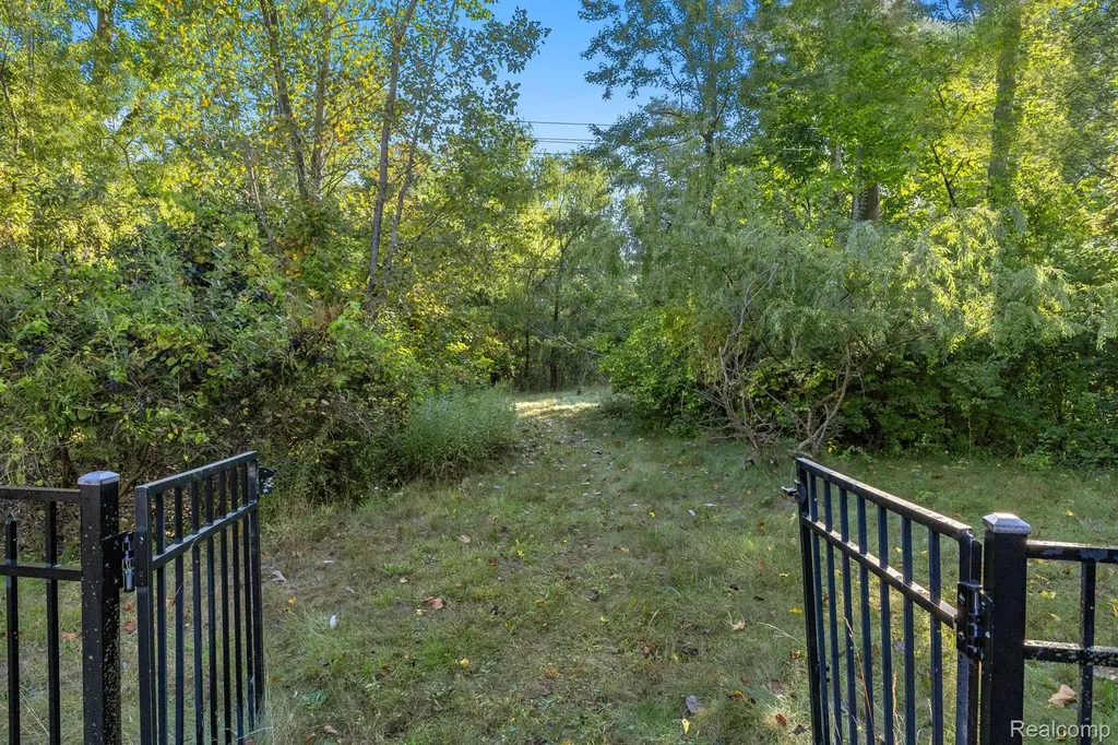 435 Sumpter Road Van Buren Charter Township MI 48111