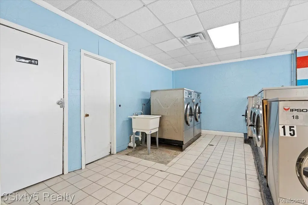11283 W Jefferson Avenue River Rouge City MI 48218