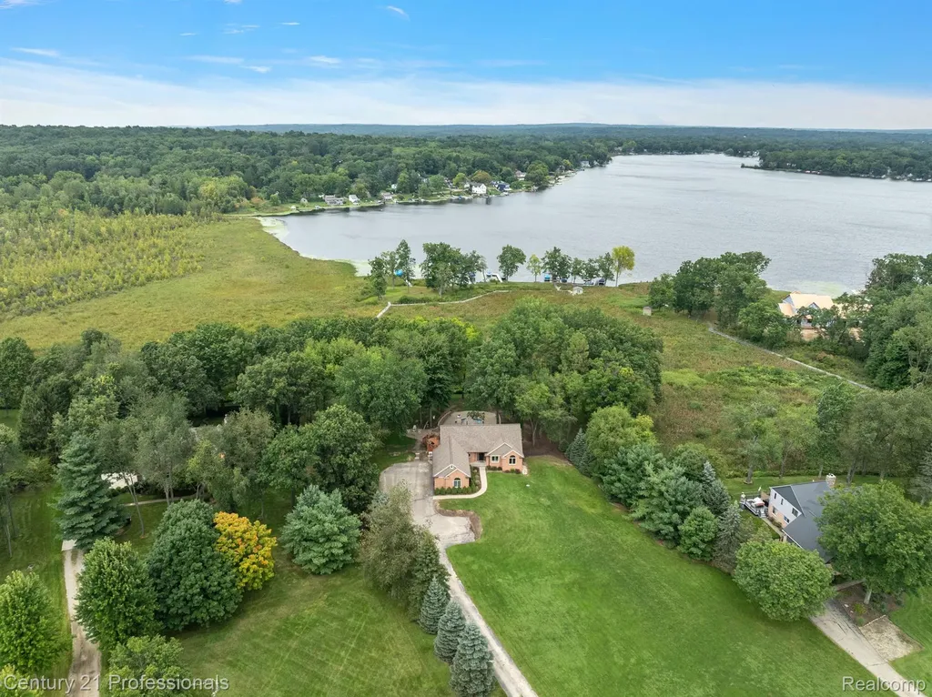 12120 Shaffer Road Springfield Charter Township MI 48350