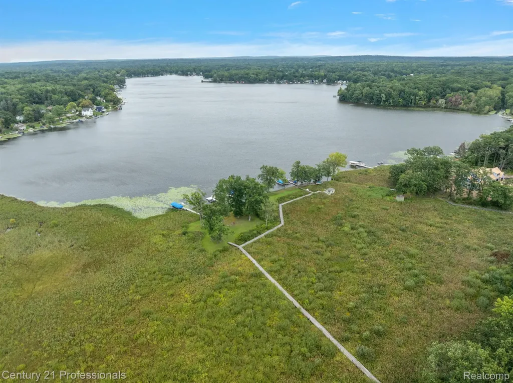 12120 Shaffer Road Springfield Charter Township MI 48350