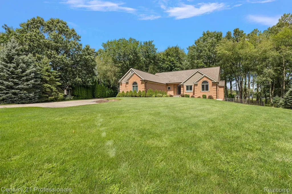12120 Shaffer Road Springfield Charter Township MI 48350