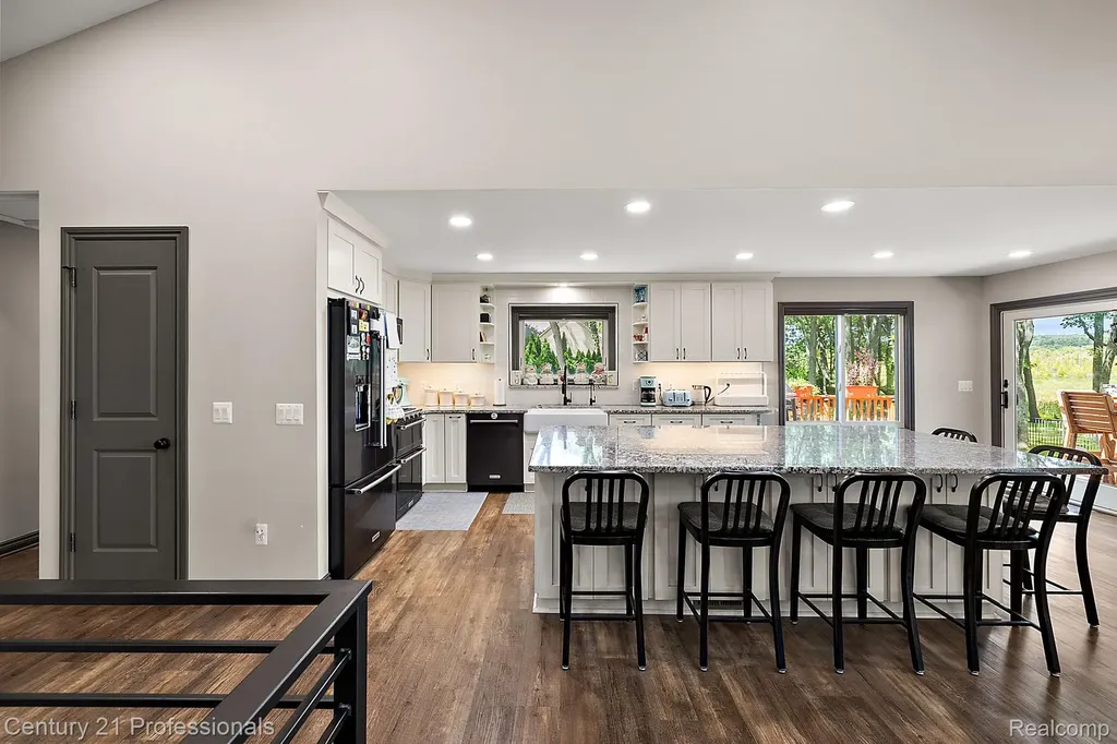 12120 Shaffer Road Springfield Charter Township MI 48350
