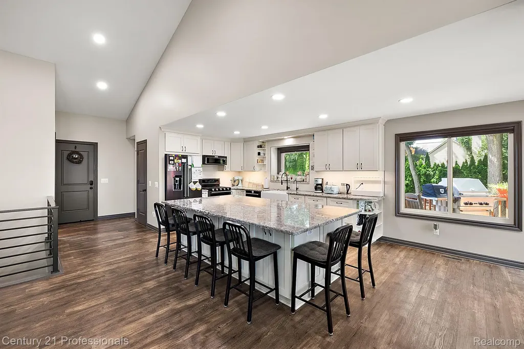 12120 Shaffer Road Springfield Charter Township MI 48350