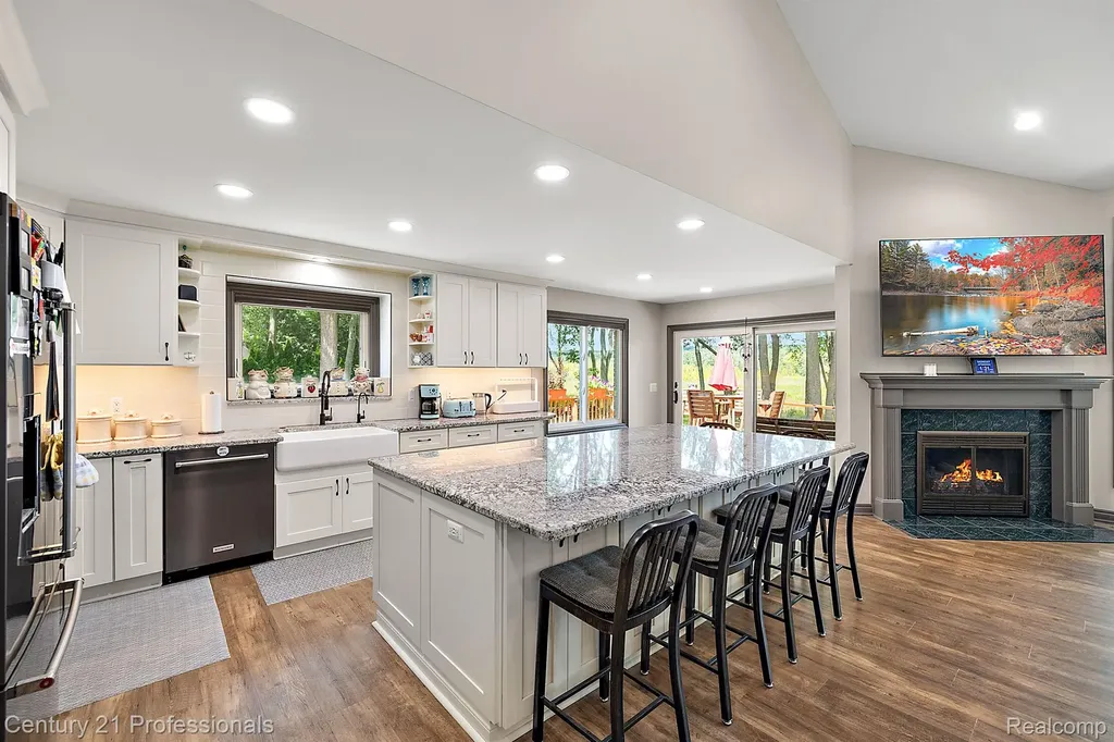 12120 Shaffer Road Springfield Charter Township MI 48350