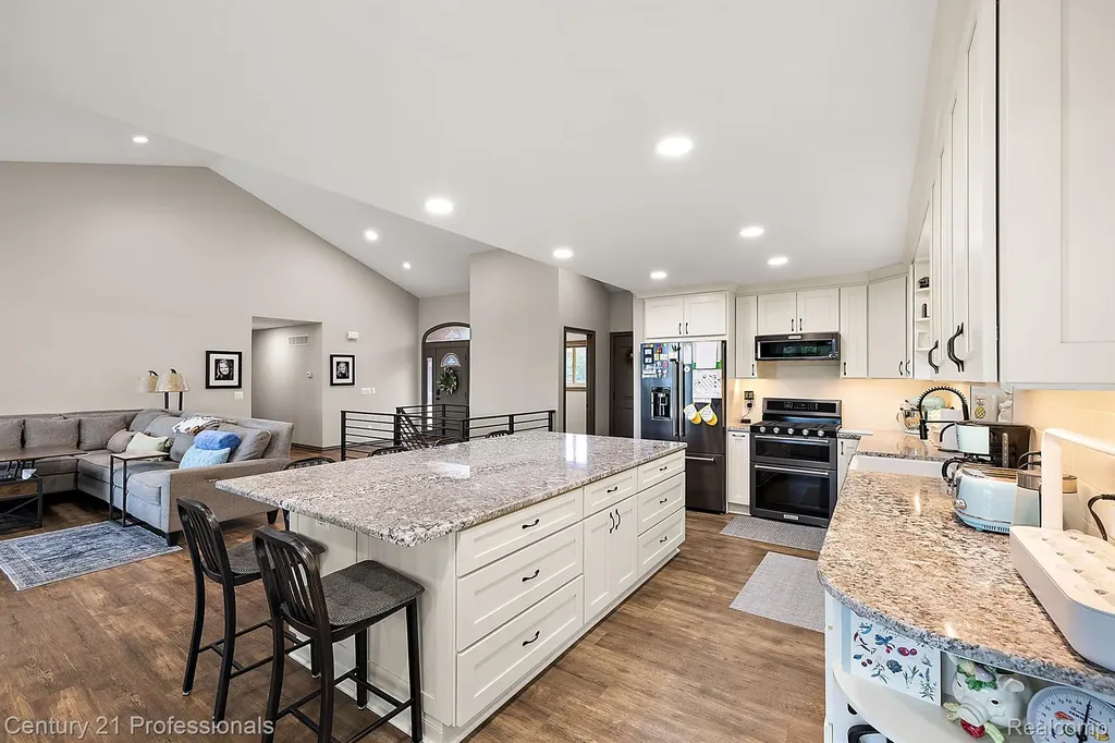 12120 Shaffer Road Springfield Charter Township MI 48350