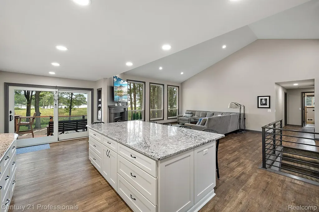 12120 Shaffer Road Springfield Charter Township MI 48350
