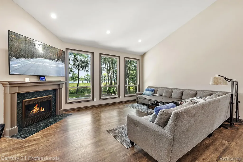 12120 Shaffer Road Springfield Charter Township MI 48350