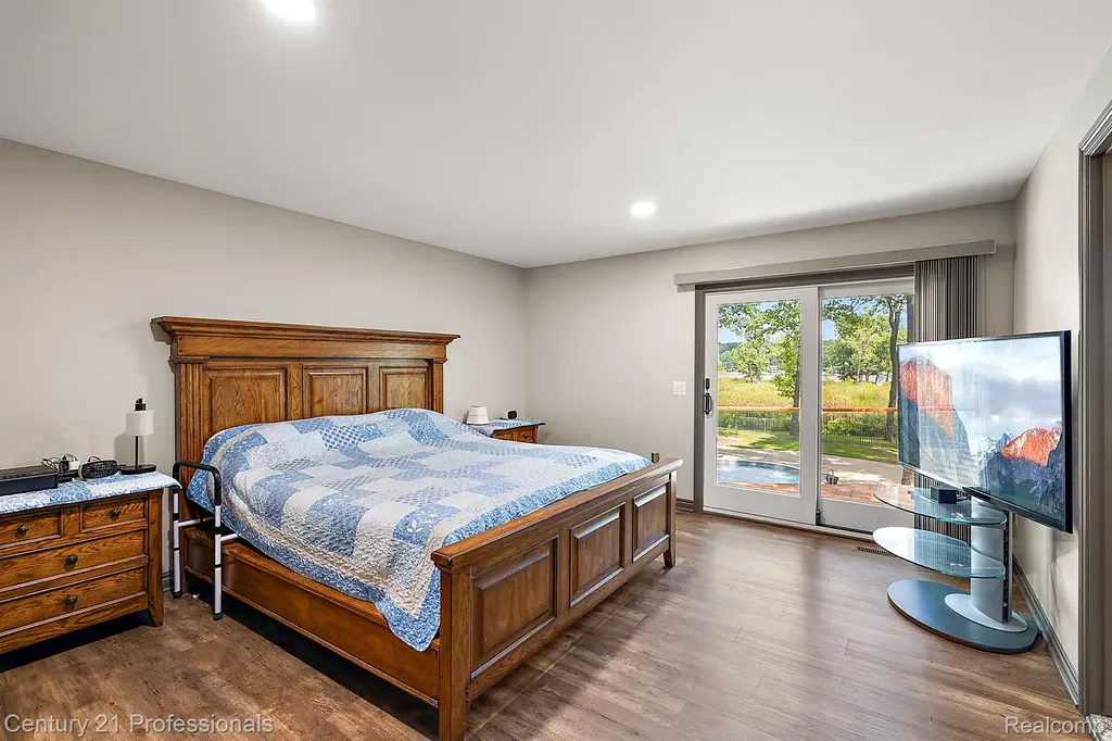 12120 Shaffer Road Springfield Charter Township MI 48350