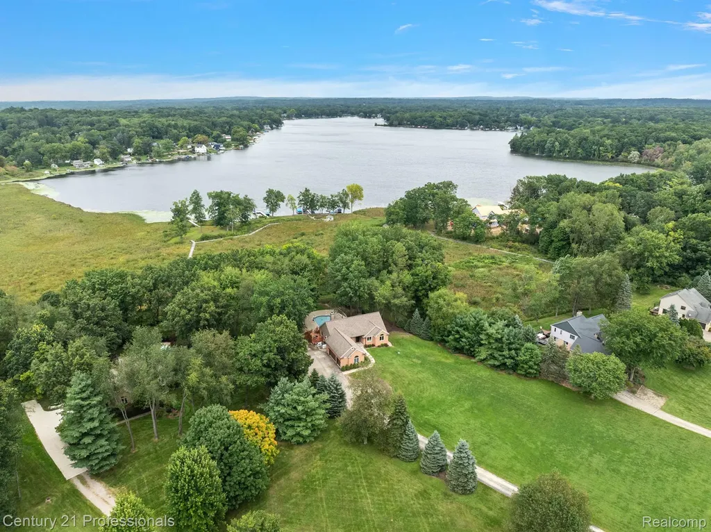 12120 Shaffer Road Springfield Charter Township MI 48350