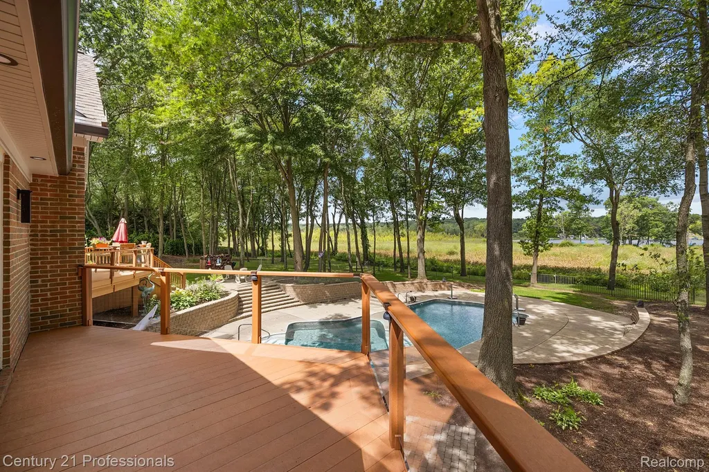 12120 Shaffer Road Springfield Charter Township MI 48350