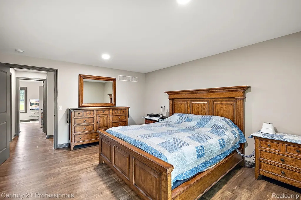 12120 Shaffer Road Springfield Charter Township MI 48350