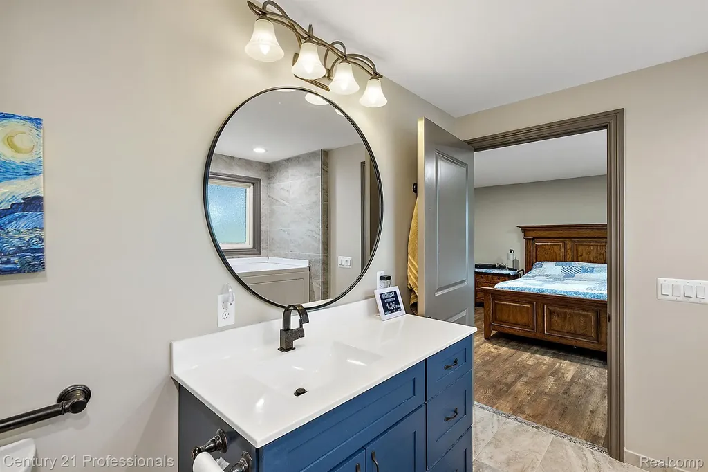 12120 Shaffer Road Springfield Charter Township MI 48350