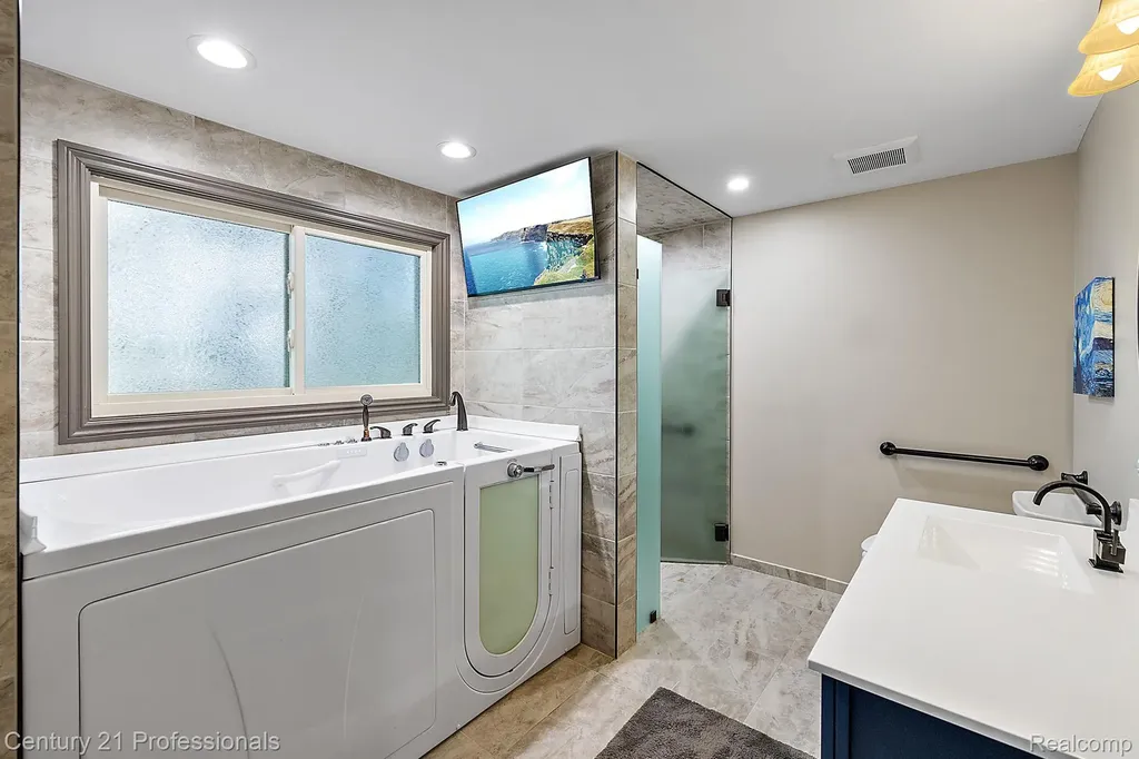12120 Shaffer Road Springfield Charter Township MI 48350