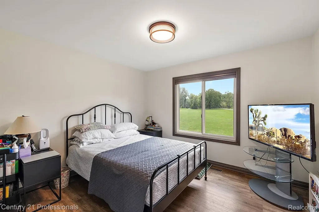 12120 Shaffer Road Springfield Charter Township MI 48350