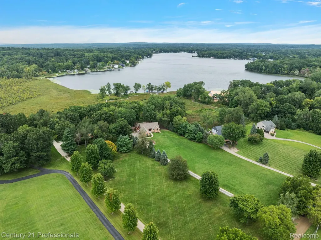 12120 Shaffer Road Springfield Charter Township MI 48350