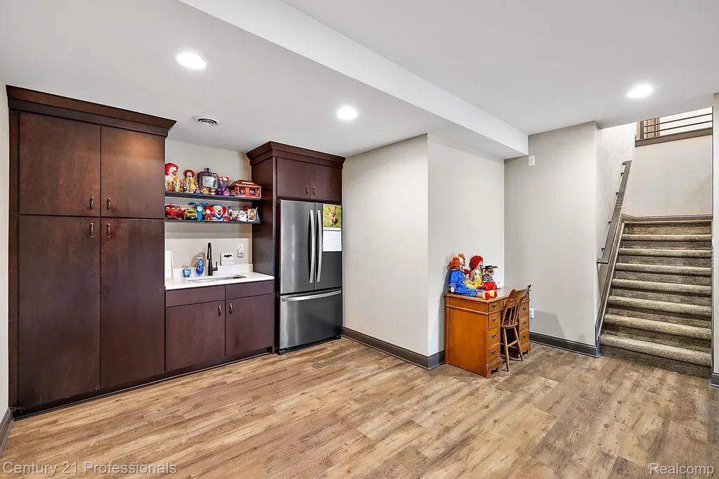 12120 Shaffer Road Springfield Charter Township MI 48350