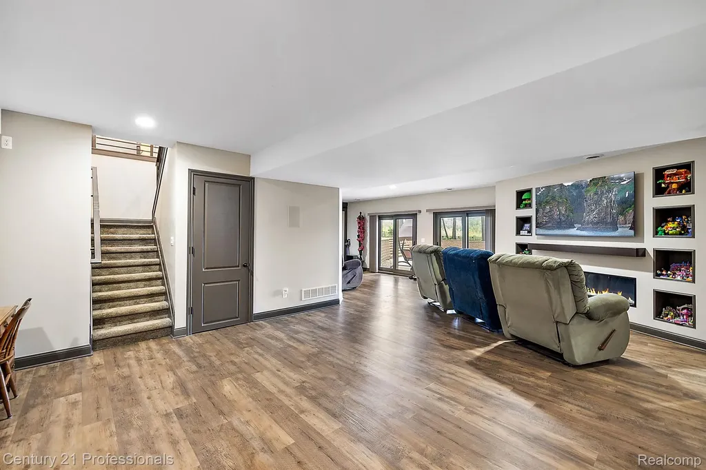 12120 Shaffer Road Springfield Charter Township MI 48350