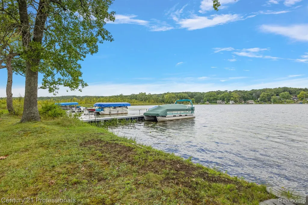 12120 Shaffer Road Springfield Charter Township MI 48350