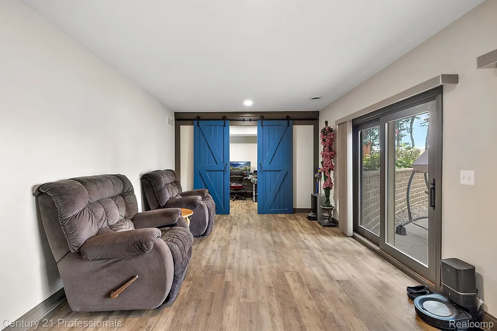 12120 Shaffer Road Springfield Charter Township MI 48350
