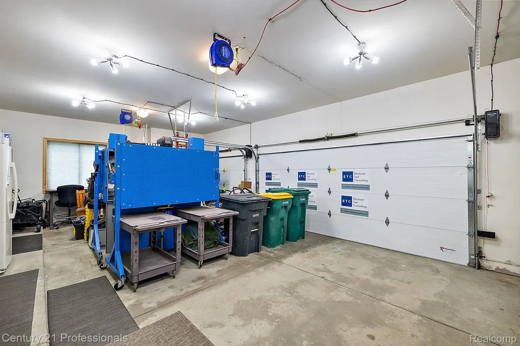 12120 Shaffer Road Springfield Charter Township MI 48350