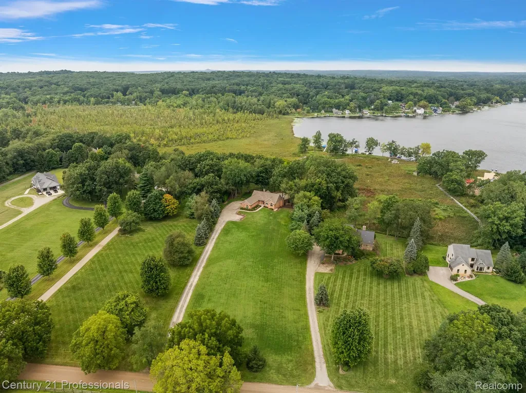 12120 Shaffer Road Springfield Charter Township MI 48350