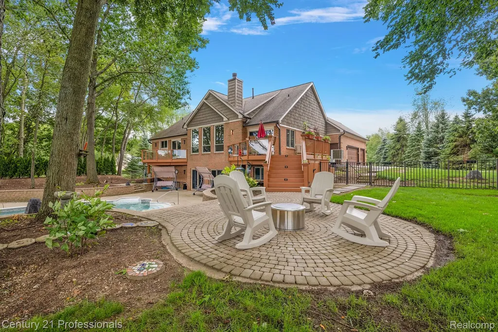 12120 Shaffer Road Springfield Charter Township MI 48350