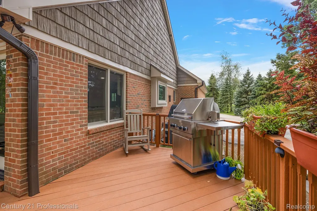 12120 Shaffer Road Springfield Charter Township MI 48350