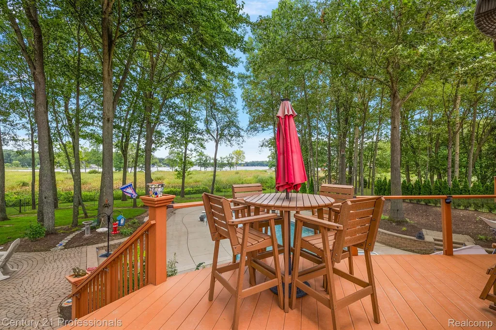 12120 Shaffer Road Springfield Charter Township MI 48350