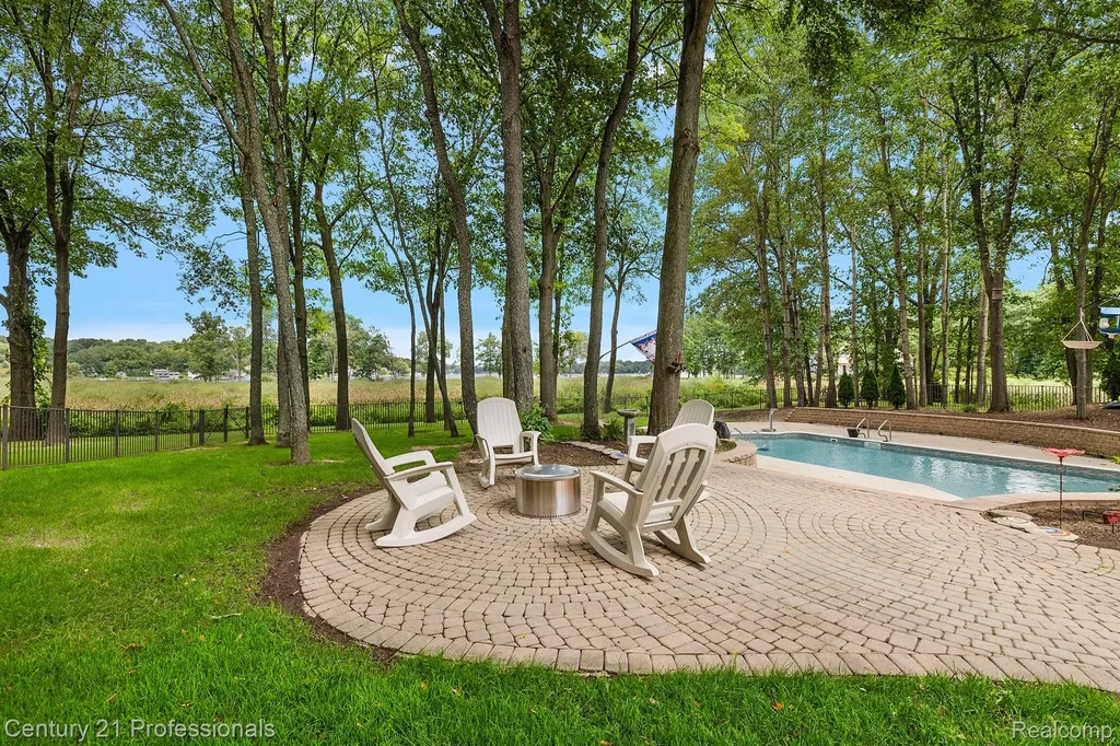 12120 Shaffer Road Springfield Charter Township MI 48350