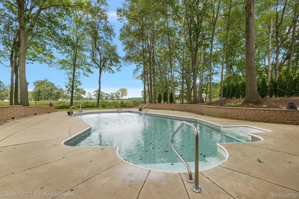 12120 Shaffer Road Springfield Charter Township MI 48350