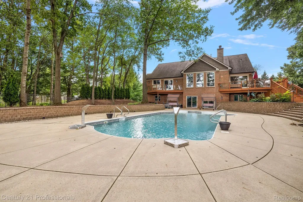 12120 Shaffer Road Springfield Charter Township MI 48350